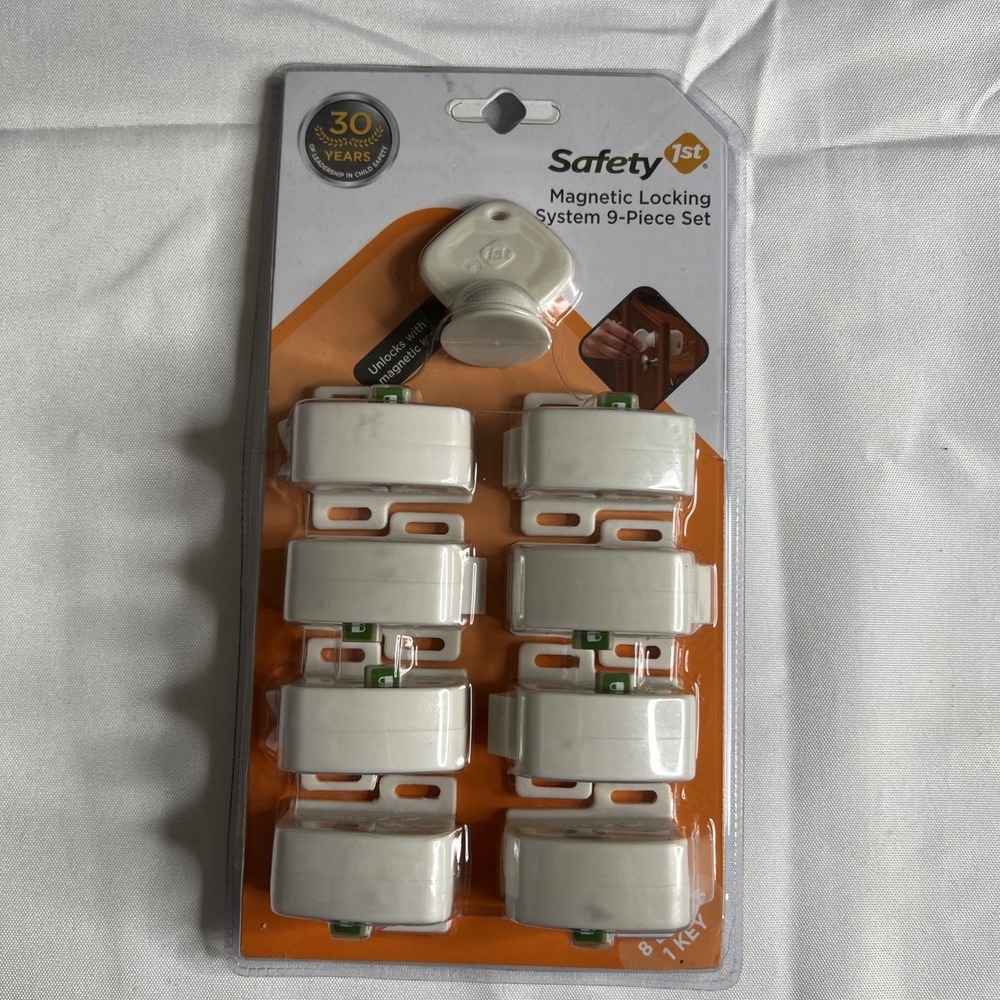 Safety 1st HS133 Magnetic Locking System. NIB